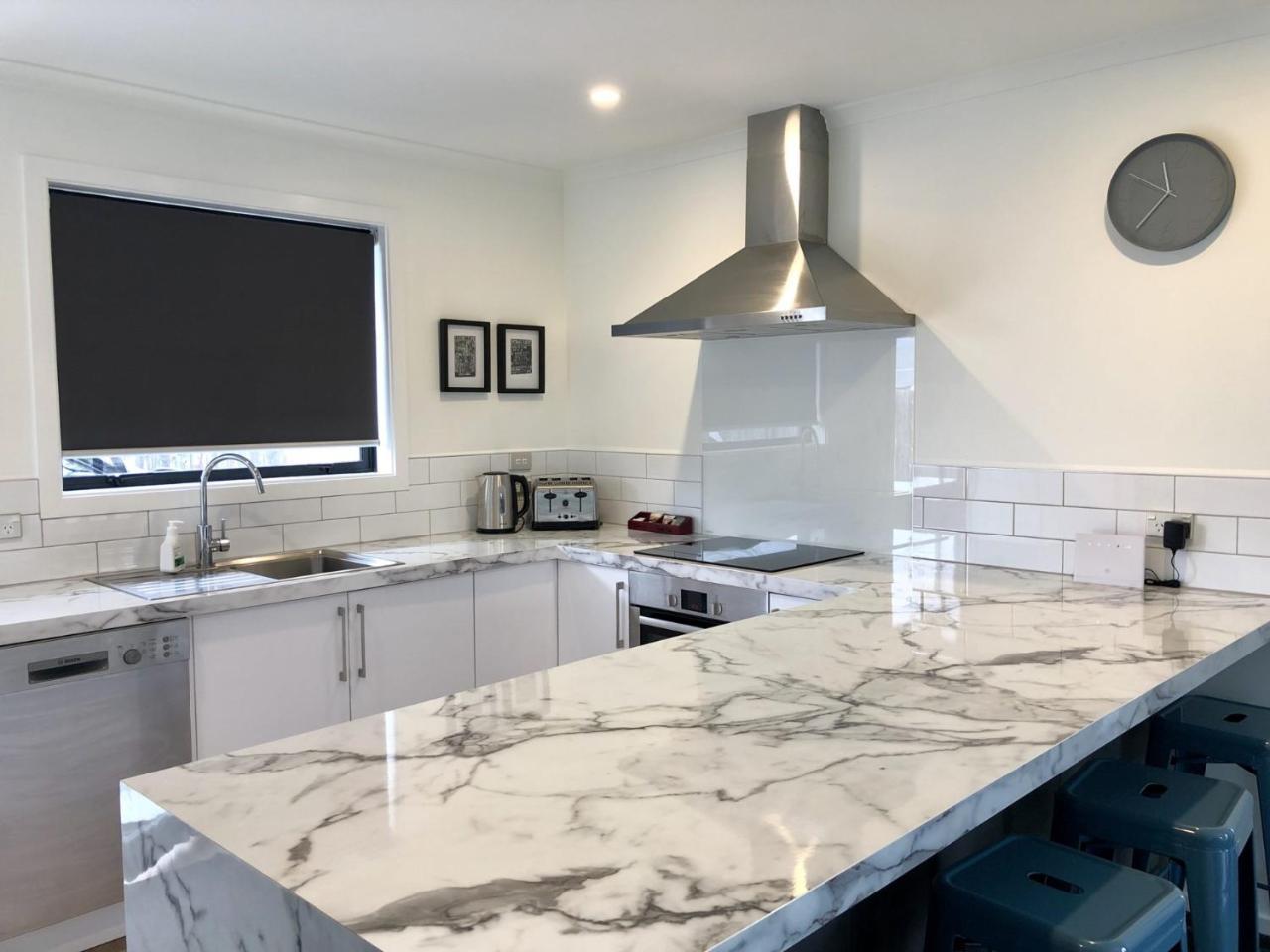 הוילה טוויזל Townhouse Feel In Irishman חדר תמונה